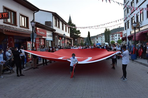 İLÇEMİZDE 15 TEMMUZ ŞEHİTLERİ ANMA, DEMOKRASİ VE MİLLİ BİRLİK GÜNÜ PROGRAMI ÇEŞİTLİ ETKİNLİKLERLE  YAPILDI